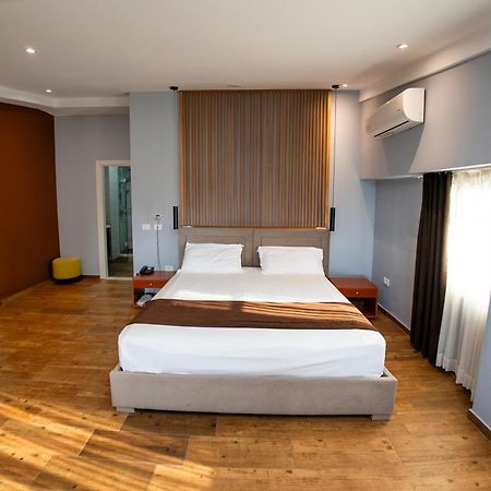 Olivar Hotel Tirana Selitë e Vogël Esterno foto