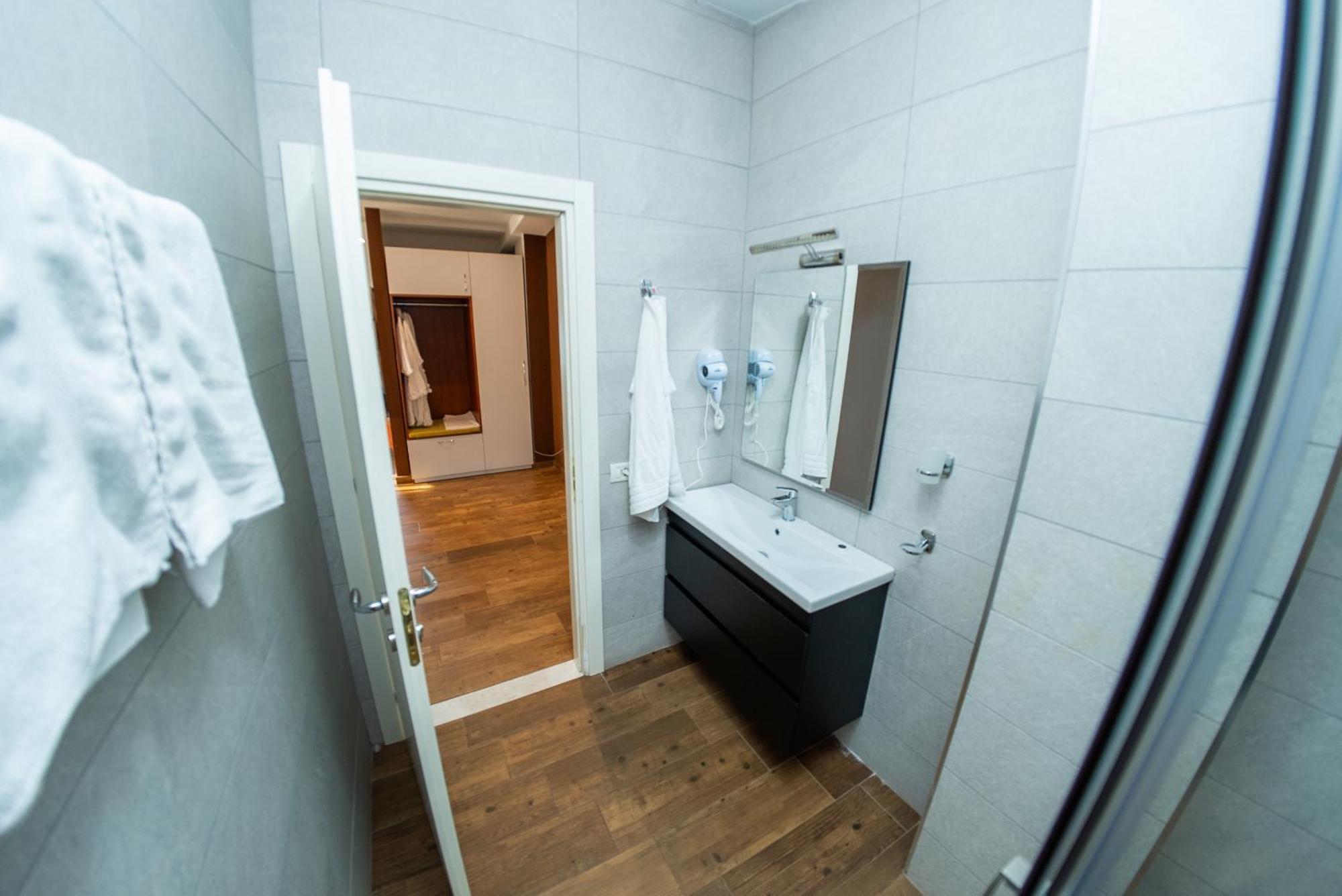 Olivar Hotel Tirana Selitë e Vogël Esterno foto