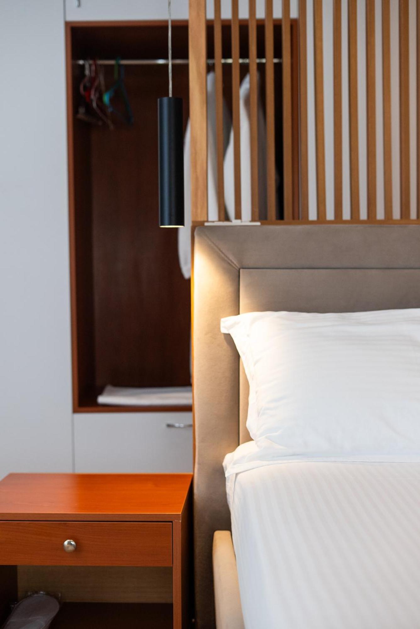 Olivar Hotel Tirana Selitë e Vogël Esterno foto