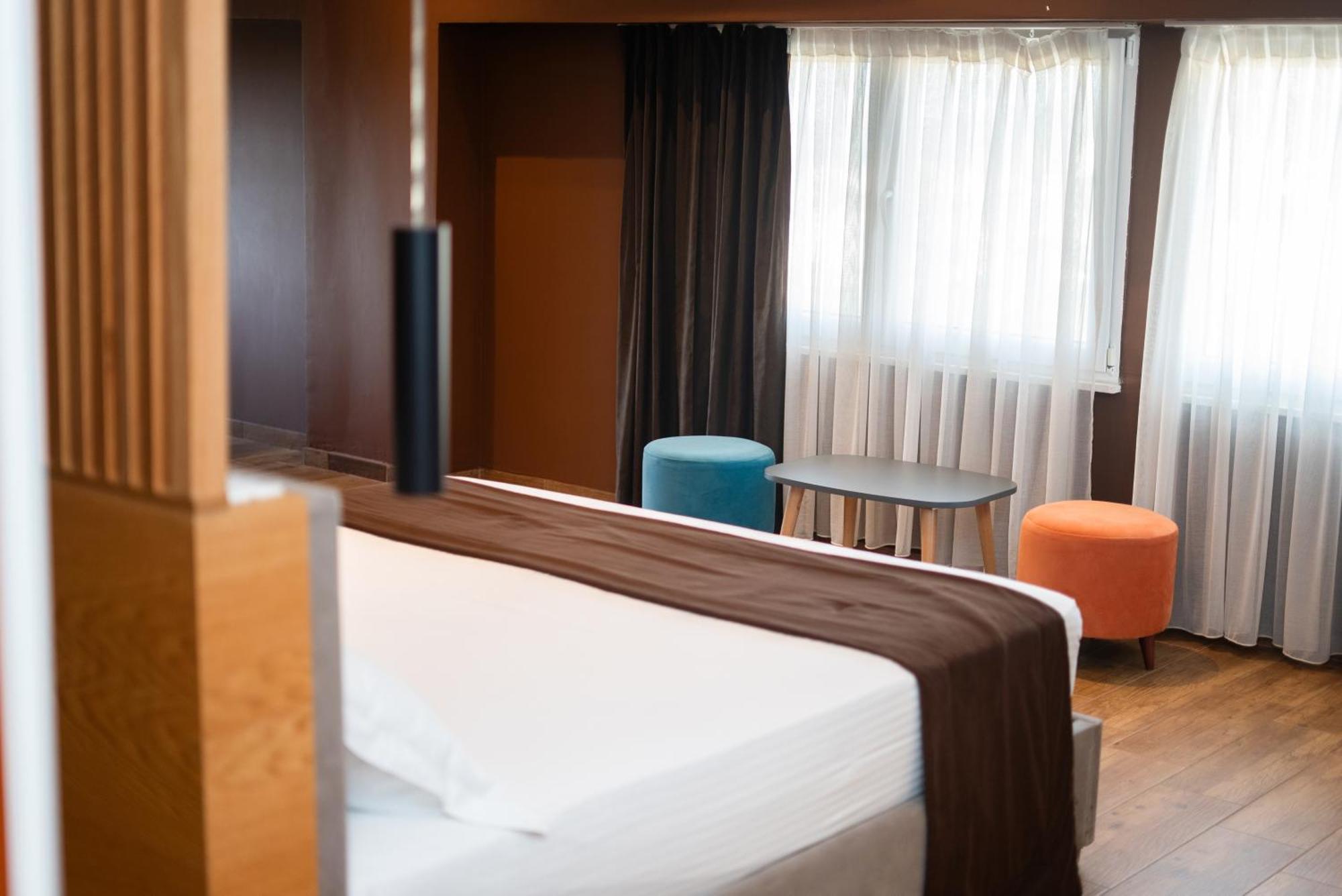 Olivar Hotel Tirana Selitë e Vogël Esterno foto